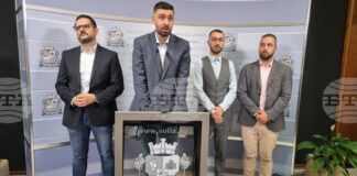 Кметът на столичния район "Младост" Ивайло Кукурин, който напусна "Продължаваме промяната" заяви, че му е предлаган подкуп в размер на 300 хил.лв.