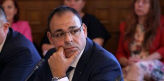 Кризата с реализиране на добиваната дървесина не е от последните месеци, а от година, каза ресорният заместник-министър