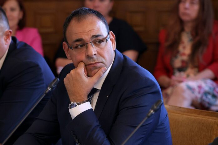 Кризата с реализиране на добиваната дървесина не е от последните месеци, а от година, каза ресорният заместник-министър