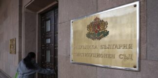 КС допусна за разглеждане част от искането на президента Радев във връзка с решението на Киселова да отклони предложението му за референдум