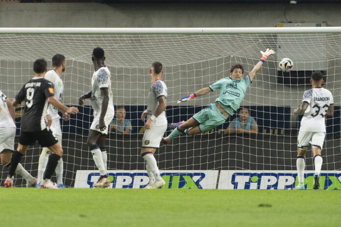 Ливърпул привлече унгарски вратар