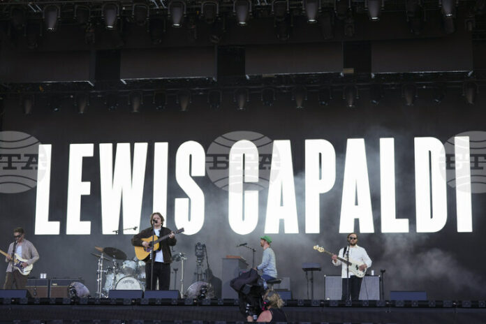 Луис Капалди се завърна на фестивала "Гластънбъри"