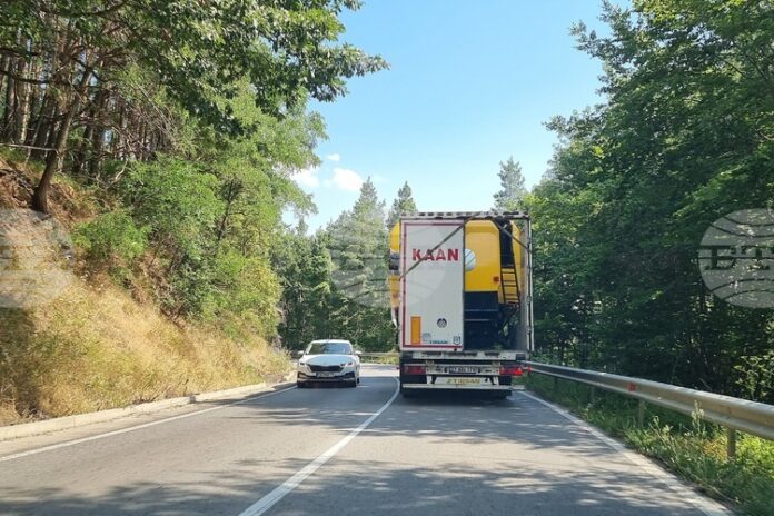 МВР ще организира по максимално ефективен начин движението през прохода Петрохан, каза министър Даниел Митов