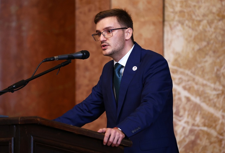 СподелиСъществува необходимост младите българи да бъдат разглеждани като потенциал способен