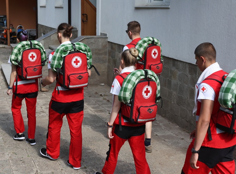 СподелиПовече от 100 младежи на възраст между 12 и 14