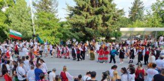 Над 1500 деца и младежи от цяла България участват в 20-ия детски ромски фестивал „Отворено сърце“ във Велико Търново