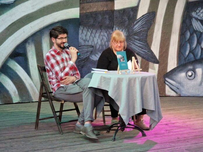 Над 30 поети, 8 издателства, няколко музиканти и художници участват във второто издание на поетичния фестивал „Отблизо“ във Велико Търново