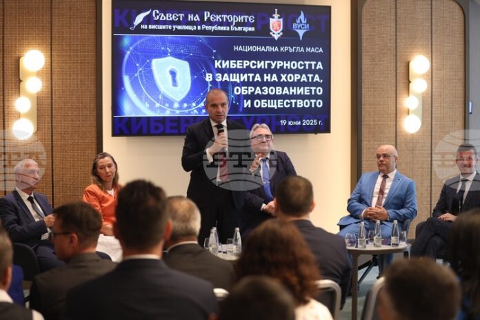 Надявам се, че университетите ще създават повече специалисти по киберсигурост, а потребителите ще се чувстват по-сигурни, каза Гроздан Караджов