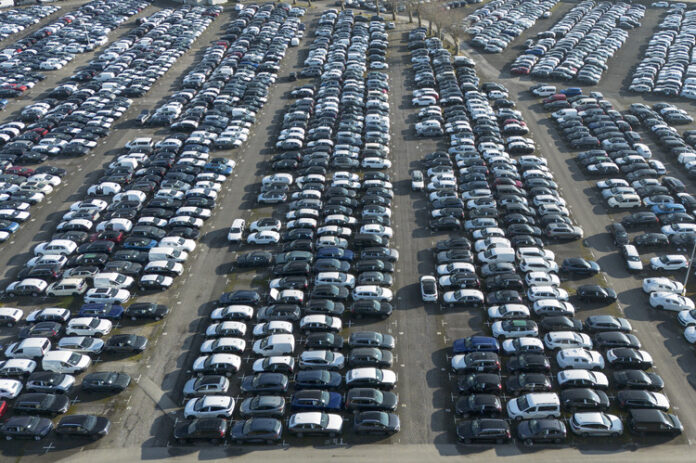 Настроенията в германската автомобилна индустрия продължават да се влошават през май, сочи проучване на "Ифо"