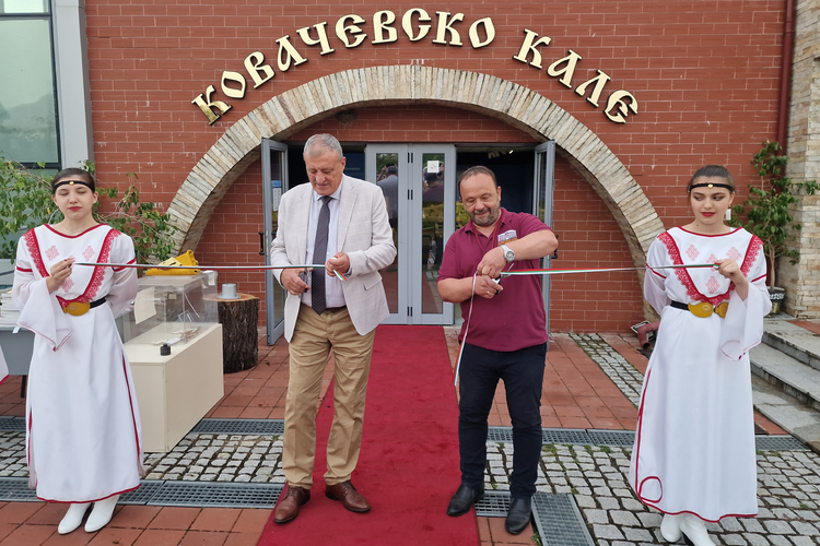 СподелиНова постоянна експозиция бе открита в късноантичната крепост Ковачевско кале