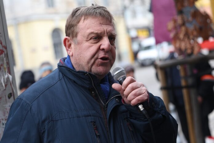 ОБНОВЕНА Докато е на власт правителството на Мицковски, България ясно да заяви, че при следваща антибългарска проява, налага вето, заяви Красимир Каракачанов