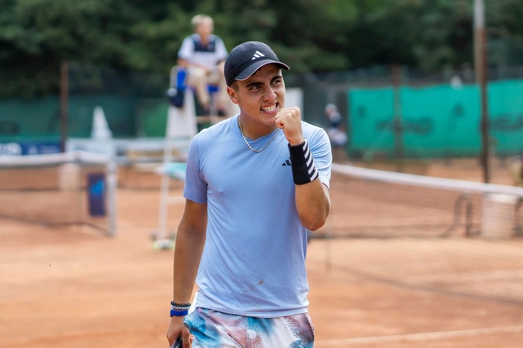 СподелиИван Иванов премина в третия кръг осминафинал на сингъл на