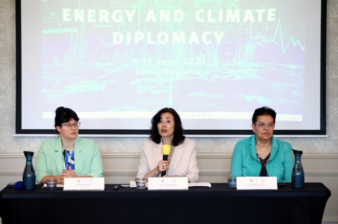 ОБНОВЕНА Участници от 18 държави се включват тази година в ОБНОВЕНА Участници от 18 държави се включват тази година в международния семинар „Енергийна и климатична дипломация“ на Дипломатическия институт в България