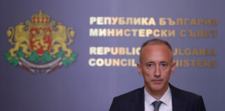 Обвързваме приема в направление "медицина" с договори за реализация в лечебни заведения, заяви министър Красимир Вълчев