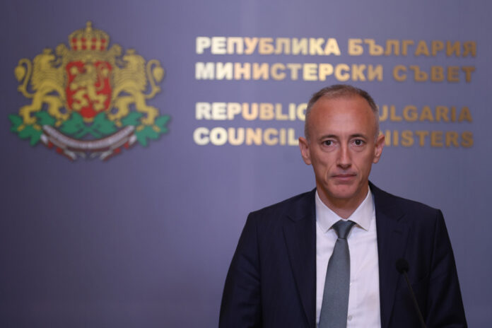 Обвързваме приема в направление "медицина" с договори за реализация в лечебни заведения, заяви министър Красимир Вълчев