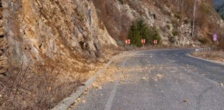 Паднали камъни затрудняват движението между София и Самоков, съобщиха от АПИ