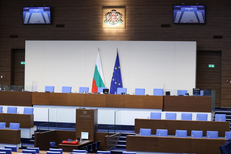 СподелиНа свое заседание парламентът ще обсъди на първо четене три