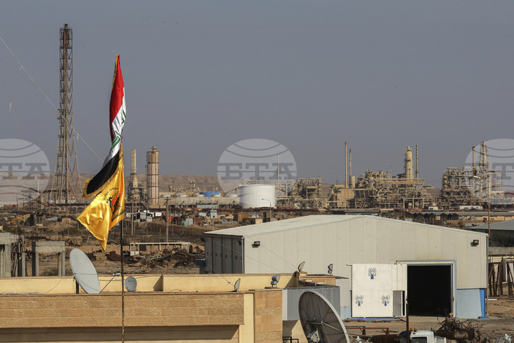 СподелиТри петролни компании са пристъпили към евакуация на част от