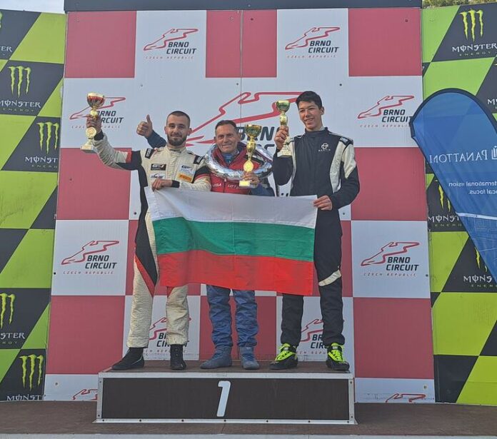 Пилотът Иван Влъчков завърши на втори място на Carbonia cup в Чехия