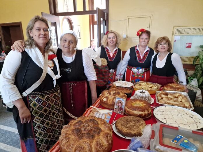 Празник на хляба във великотърновското село Ресен обедини кулинари и фолклорни изпълнители от седем области на страната