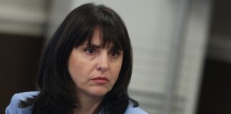 Превалутирането в евро ще бъде автоматично, не трябват нови банкови сметки или преподписване на трудови договори, каза зам.-министър Наталия Ефремова