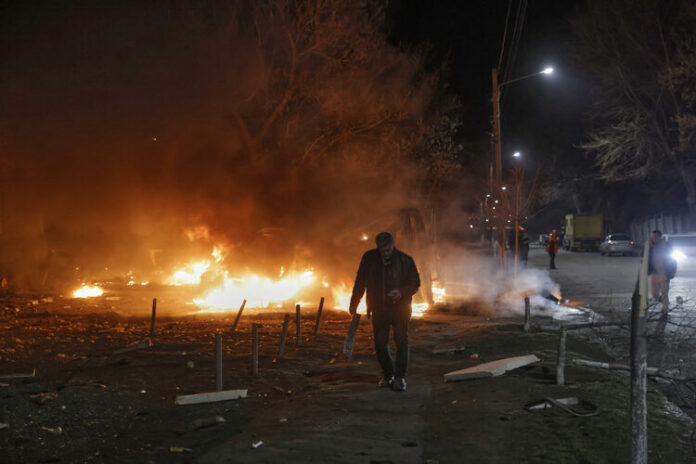 При атака с дронове срещу Чернигов бяха ранени четирима души, заявиха украинските власти