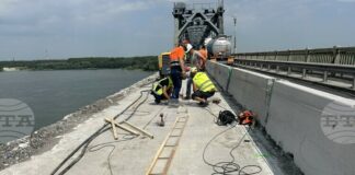 Продължава ремонтът на българския участък на Дунав мост при Русе, поради което е въведена временна организация на движението