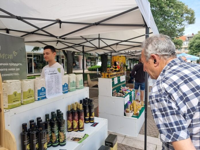 Производители от Югоизточна България събра за втори път в Ямбол регионално фермерско-занаятчийско изложение