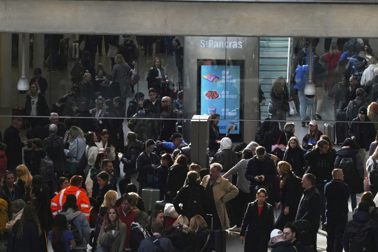 СподелиЕвро железопътният оператор Евростар управляващ тунела под Ламанша разкри нови планове