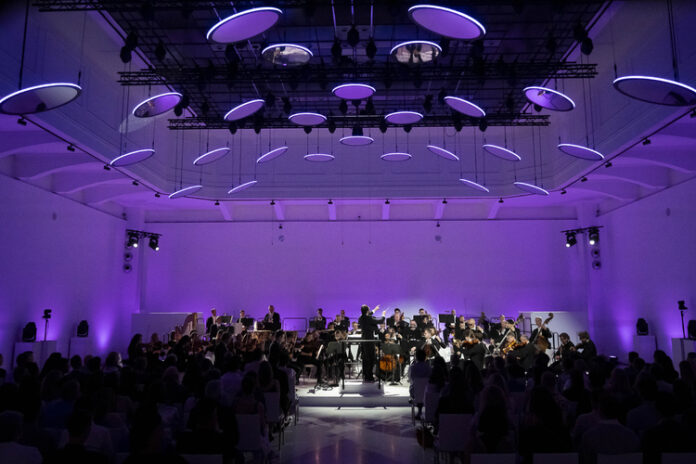 "На хубавия син Дунав" полетя в космоса за 200-годишнината от рождението на композитора Йохан Щраус