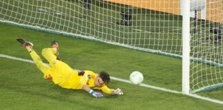 "През второто полувреме направихме някои тактически промени, които българите късно видяха", доволен е вратарят Константинос Цолакис