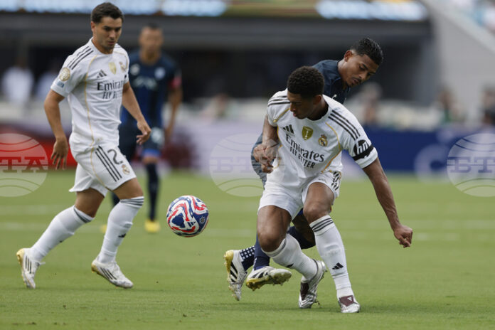 Реал Мадрид вкара три гола на мексиканския Пачука с десет души