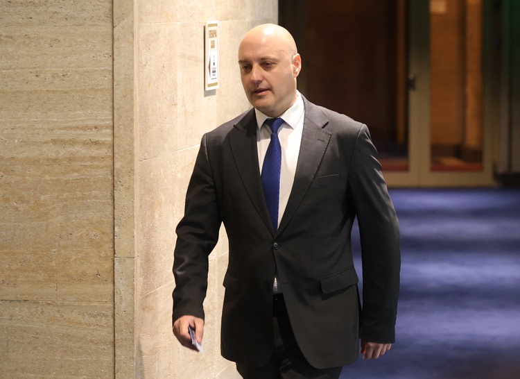 СподелиАтанас Славов от Да България част от ПГ Продължаваме промяната