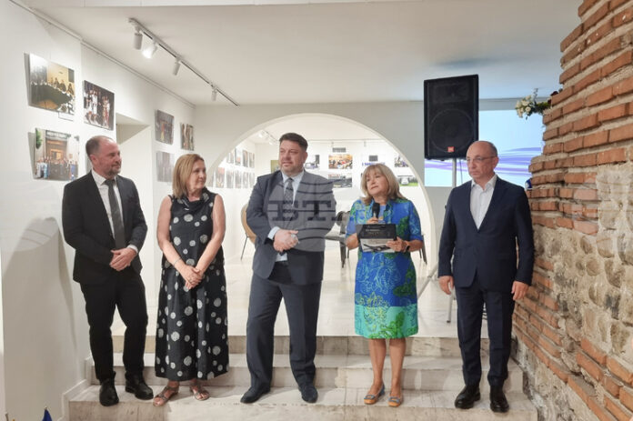 С фотоизложба и емитиране на пощенска марка бяха отбелязани 25 години държавна служба в съвременна България