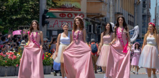 С розобер и пъстро дефиле завършва 122-ият Празник на розата в Казанлък, гост ще е вицепрезидентът Илияна Йотова