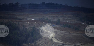 Със символична първа копка президентът на Индонезия даде началото на проект за батерии за 5,9 млрд. долара