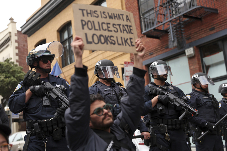 СподелиВ Сан Франциско бяха задържани шестдесет души по време на