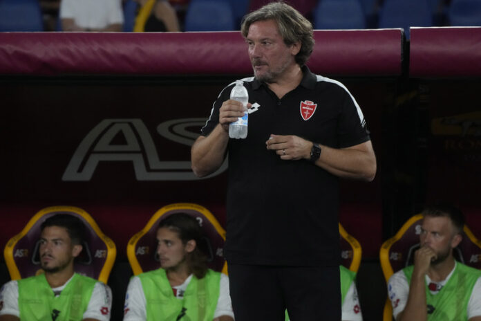 Спечелият промоция в Серия А Кремонезе на Валентин Антов се раздели с треньора си Джовани Стропа