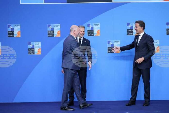 СРЕЩАТА НА ВЪРХА НА НАТО В ХАГА
                                                                                                Започна участието на премиера Желязков в днешното заседание на срещата на върха на НАТО; преди това той се срещна с президента на Черна гора