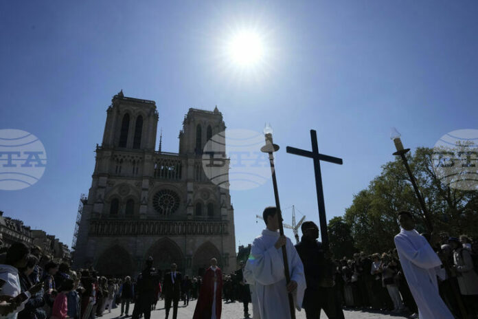 Статуите на апостолите ще се завърнат скоро на кулата на Статуите на апостолите ще се завърнат скоро на кулата на „Нотр Дам“ в Париж