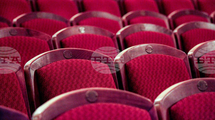 СподелиТеатралният колеж Любен Гройс обяви началото на приемните процедури за