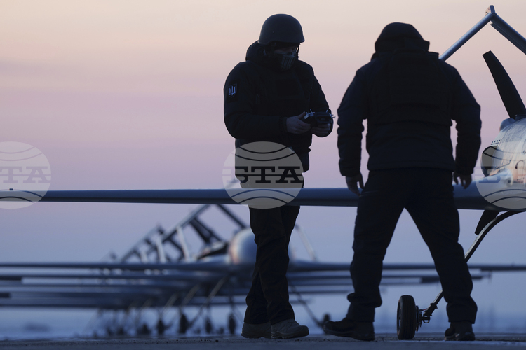 СподелиСнощи украинското разузнаване проведе дронова атака срещу военни обекти в