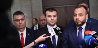 В последните два дни „Възраждане“ е обект на постоянна атака от страна на ГЕРБ и на "ДПС -Ново начало", каза Георги Хрисимиров от „Възраждане“