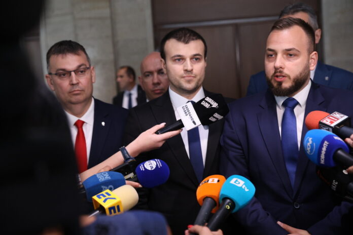 В последните два дни „Възраждане“ е обект на постоянна атака от страна на ГЕРБ и на "ДПС -Ново начало", каза Георги Хрисимиров от „Възраждане“