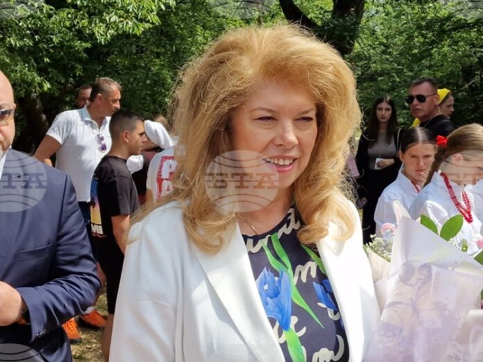 Въвеждането на еврото определя съдбата на всички нас оттук нататък, каза вицепрезидентът Илияна Йотова край Лясковския манастир