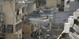 Великобритания заяви, че изтегля семействата на служителите на посолството и консулството си в Израел