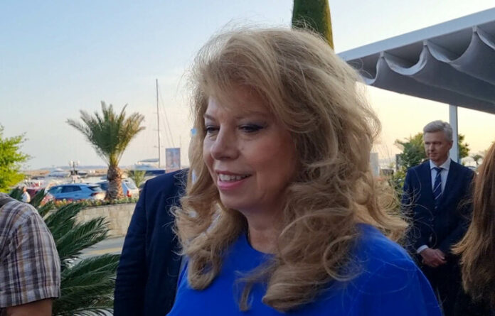 Вицепрезидентът Илияна Йотова поздрави координационния център на Министерството на външните работи за евакуацията на българите от Израел