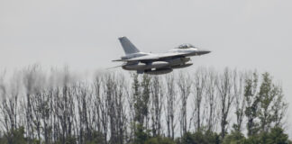 Вторият български самолет F-16 Block 70 пристигна в България