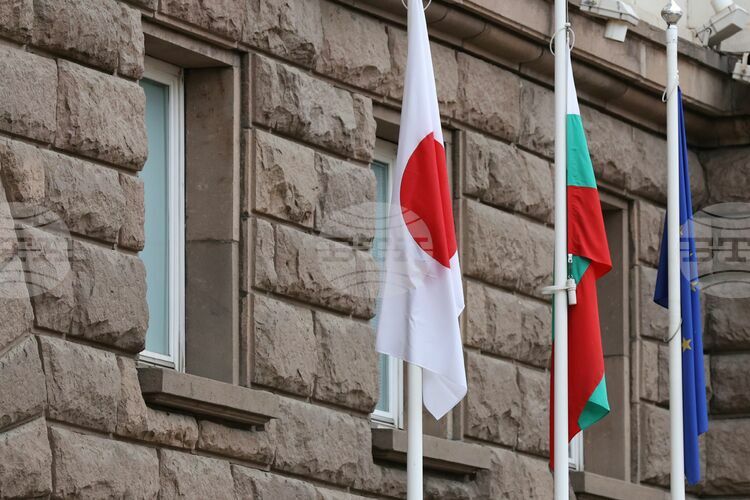 СподелиЗаместник министърът на икономиката търговията и индустрията на Япония Акийоши Като