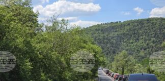 За улесняване на трафика по пътя Симитли – Кресна временно движението се отклонява по пътя Симитли - Черниче, съобщиха от АПИ